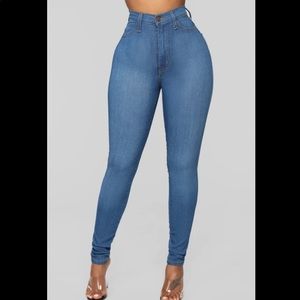 Fashion Nova Classic Beauty Skinny Jeans Med Wash